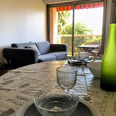 Piscine Et Tennis En Centre Ville Et A 10 Mn Des Plages * Йер