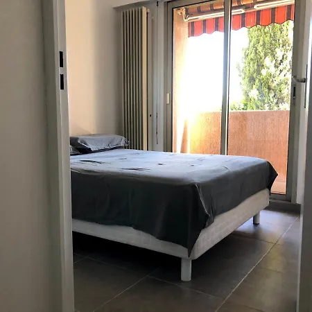 Piscine Et Tennis En Centre Ville Et A 10 Mn Des Plages