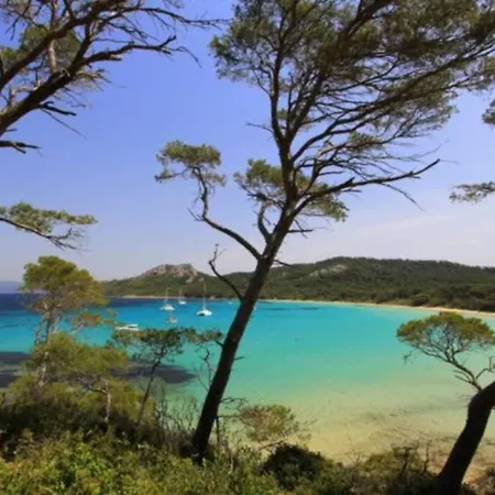Piscine et tennis en centre ville et à 10 mn des plages *